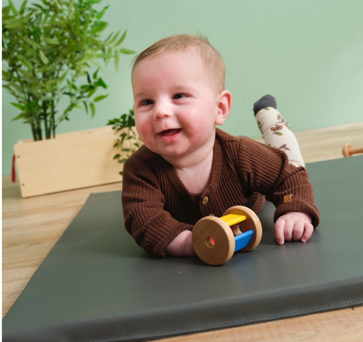 Wooden Rolling Cylinder Rattle with Bell - from 4 months  - SHIP FROM NETHERLAND TO UK AND EUROPE ONLY